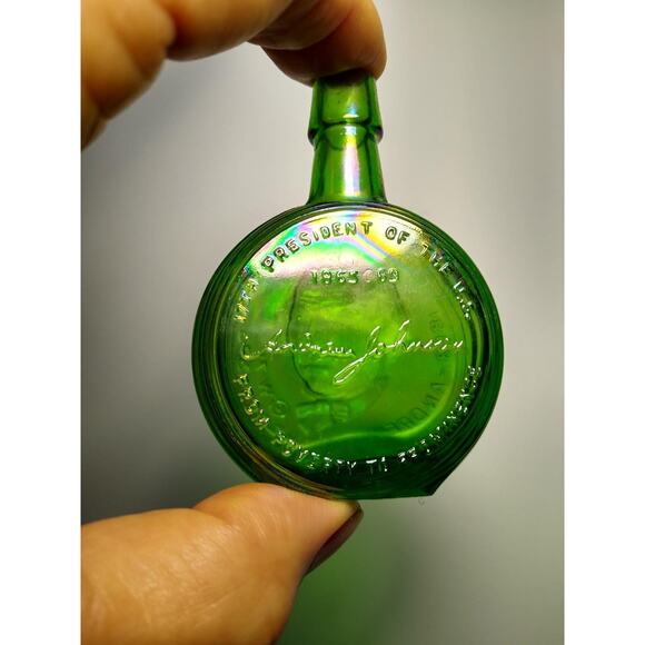 Wheaton Green Carnival Glass Bottle Andrew Johnson 1971 Mini 3" Vintage Retro - Picture 2 of 4